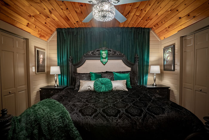 I Made A Viral Harry Potter-Themed Cabin With A Moving Portrait And Secret Tavern I Made A Viral Harry Potter-Themed Cabin With A Moving Portrait And Secret Tavern