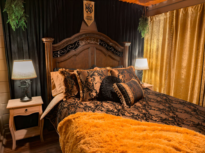 I Made A Viral Harry Potter-Themed Cabin With A Moving Portrait And Secret Tavern I Made A Viral Harry Potter-Themed Cabin With A Moving Portrait And Secret Tavern