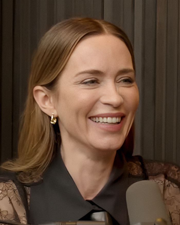 “Surgeon Needs To Be Arrested”: Emily Blunt’s Podcast Appearance Sparks Plastic Surgery Rumors “Surgeon Needs To Be Arrested”: Emily Blunt’s Podcast Appearance Sparks Plastic Surgery Rumors