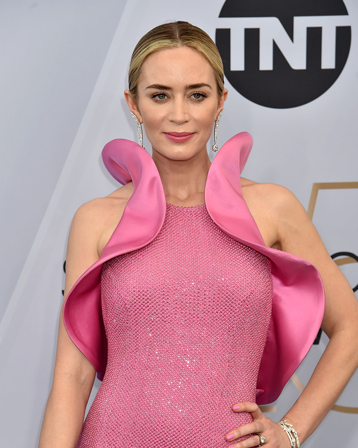 “Surgeon Needs To Be Arrested”: Emily Blunt’s Podcast Appearance Sparks Plastic Surgery Rumors “Surgeon Needs To Be Arrested”: Emily Blunt’s Podcast Appearance Sparks Plastic Surgery Rumors