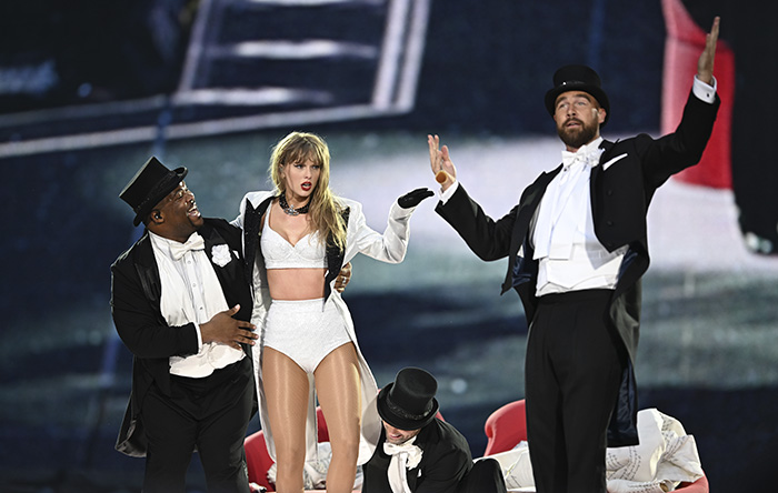 “Morphing Into Kanye”: Taylor Swift Accused Of “Success Narcissism” By Angry Fans “Morphing Into Kanye”: Taylor Swift Accused Of “Success Narcissism” By Angry Fans