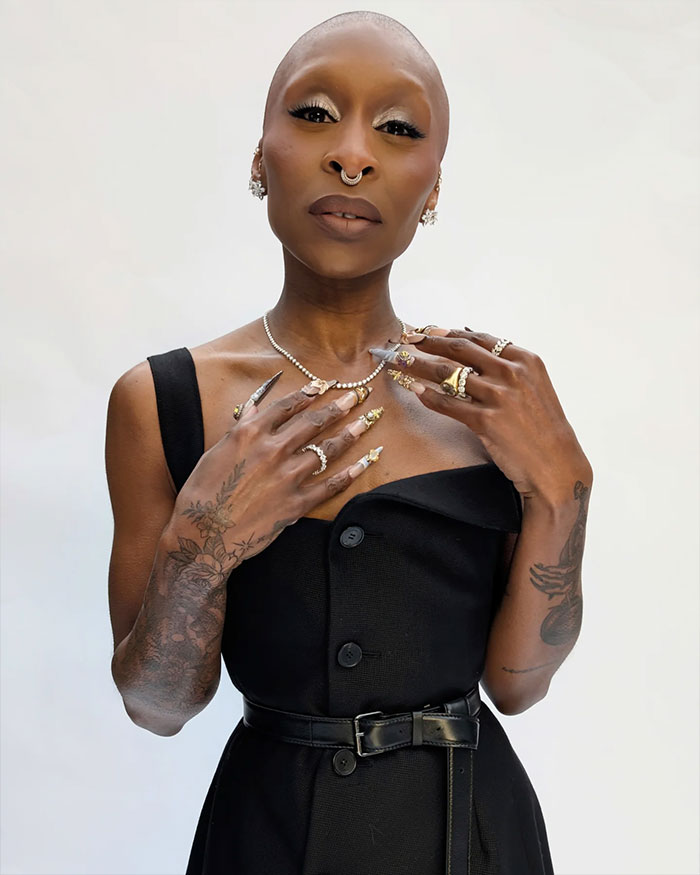 “Makes Herself Look Like A Demon”: Cynthia Erivo’s “Oddly Large Hands” Spark Debate “Makes Herself Look Like A Demon”: Cynthia Erivo’s “Oddly Large Hands” Spark Debate