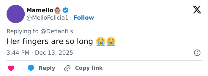 “Makes Herself Look Like A Demon”: Cynthia Erivo’s “Oddly Large Hands” Spark Debate “Makes Herself Look Like A Demon”: Cynthia Erivo’s “Oddly Large Hands” Spark Debate