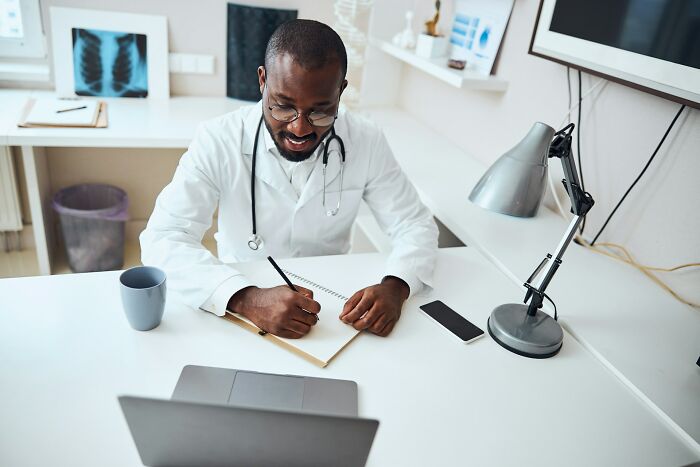 “Call It A Stupidity Tax”: ER Staff Share What Patients Make Their Job Harder Than It Already Is “Call It A Stupidity Tax”: ER Staff Share What Patients Make Their Job Harder Than It Already Is