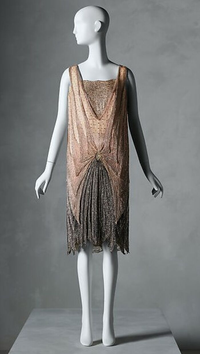 92 Powerful Old Photos That Capture Emotion, Culture, And Everyday Life In The Past