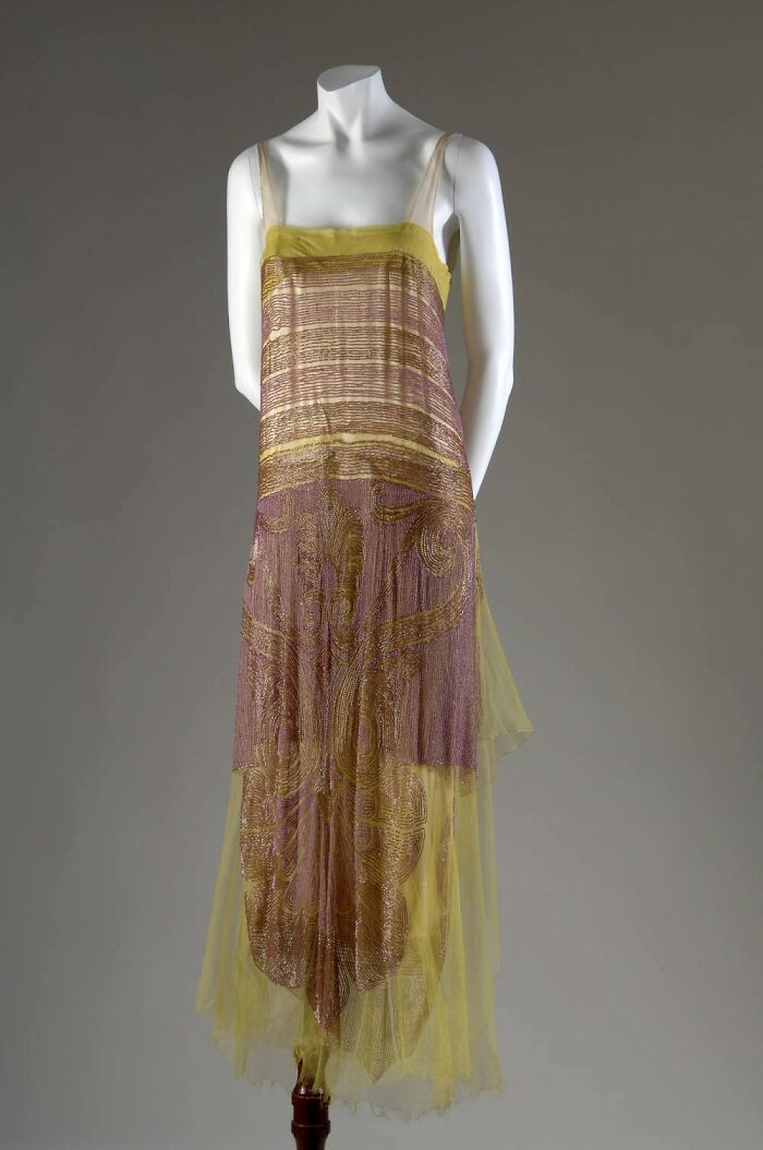 92 Powerful Old Photos That Capture Emotion, Culture, And Everyday Life In The Past