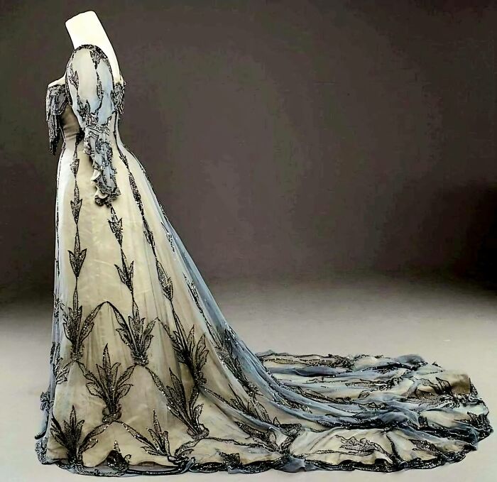 92 Powerful Old Photos That Capture Emotion, Culture, And Everyday Life In The Past