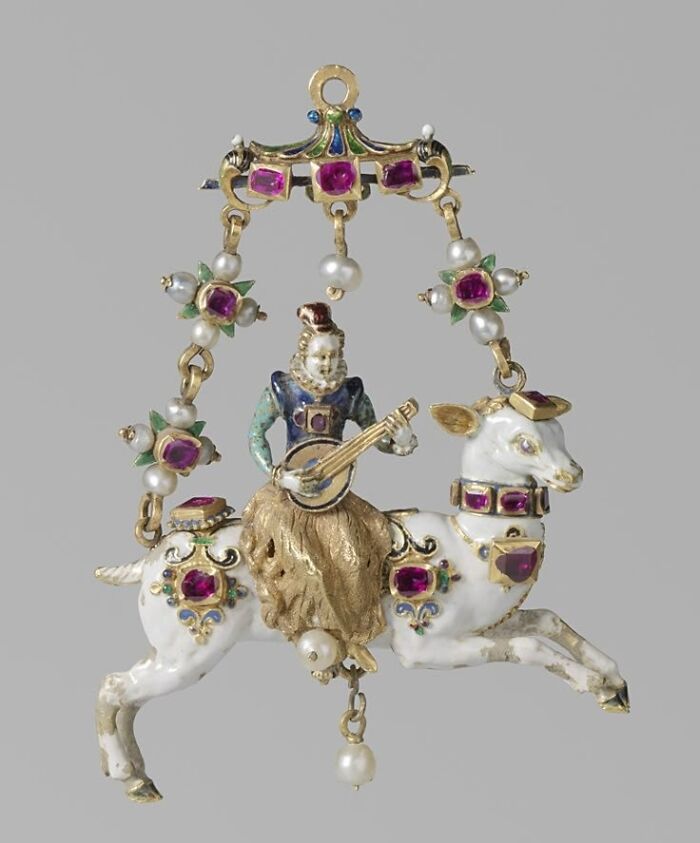 92 Powerful Old Photos That Capture Emotion, Culture, And Everyday Life In The Past