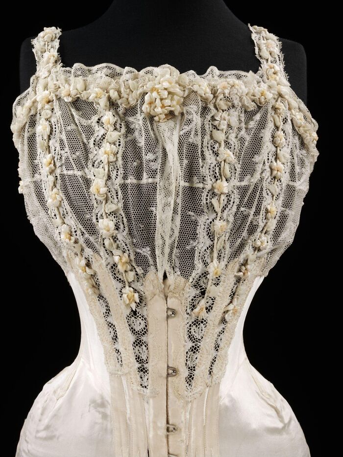 92 Powerful Old Photos That Capture Emotion, Culture, And Everyday Life In The Past