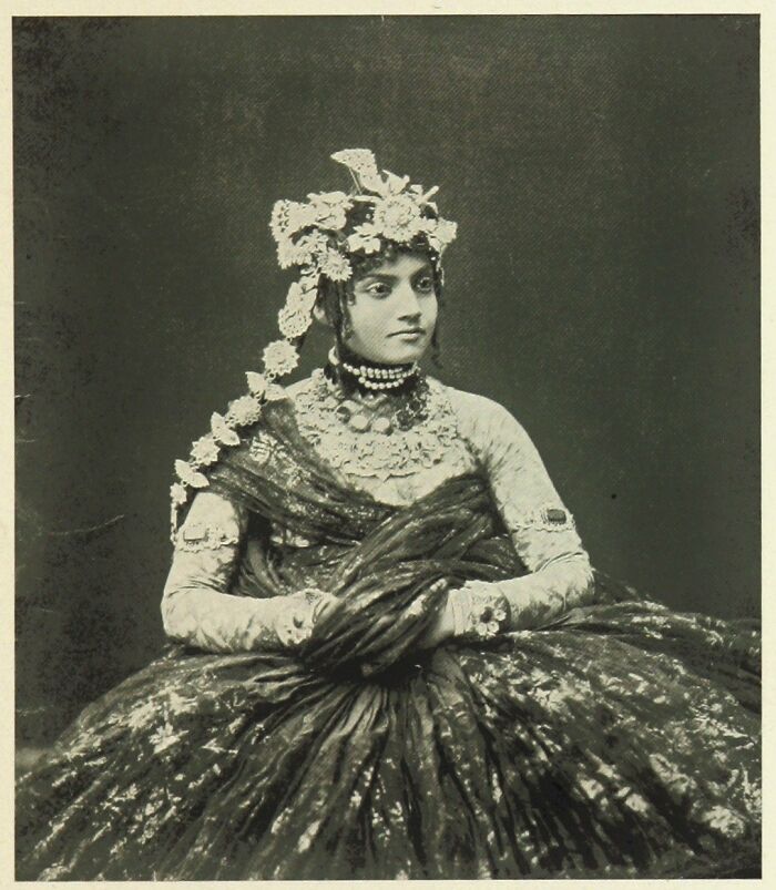 92 Powerful Old Photos That Capture Emotion, Culture, And Everyday Life In The Past