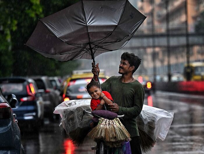 29 Stunning Street Photos That Capture Everyday Life In Mumbai