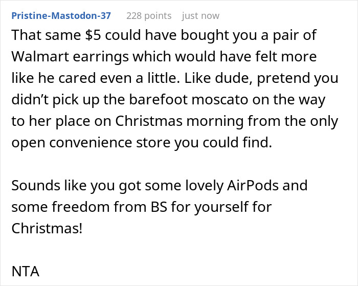 “The Rest Of My Present Was In His Pants”: Woman Dumps BF On Xmas Because Of His Unthoughtful Gift “The Rest Of My Present Was In His Pants”: Woman Dumps BF On Xmas Because Of His Unthoughtful Gift
