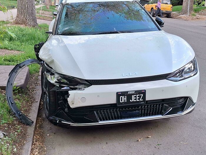 74 Hilarious Personalized License Plates That Made Strangers Do Double Takes