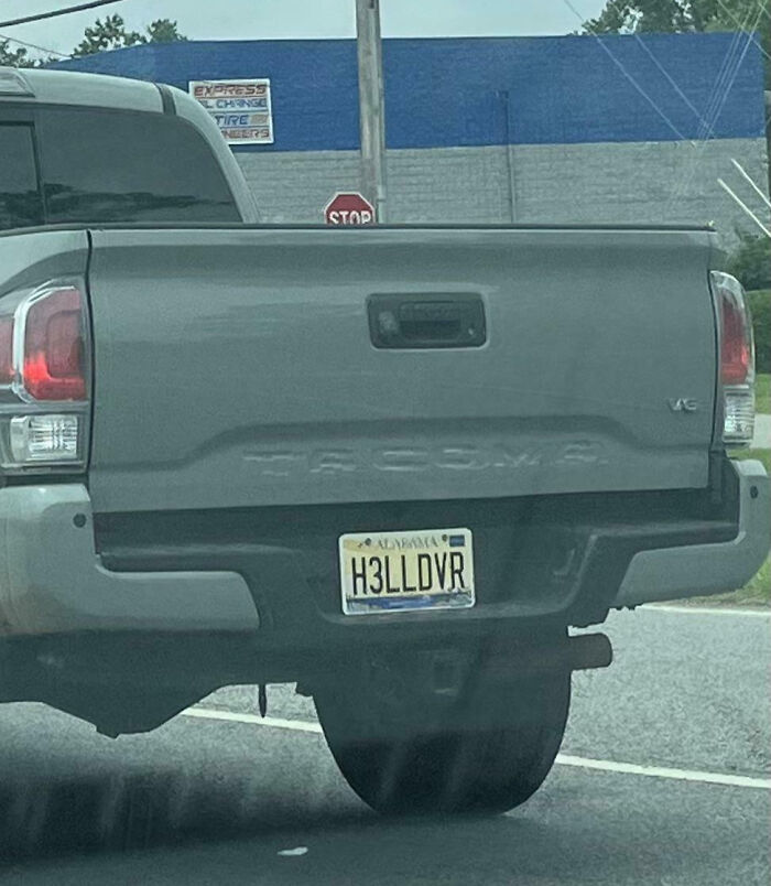 74 Hilarious Personalized License Plates That Made Strangers Do Double Takes