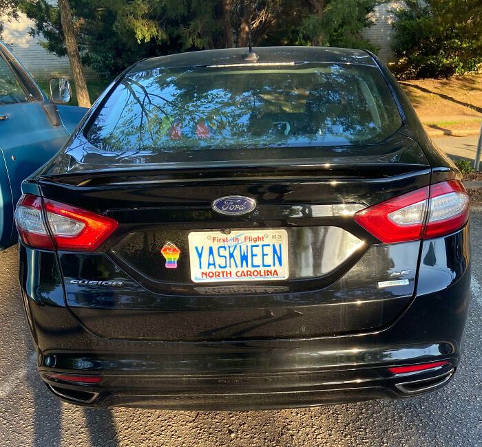 74 Hilarious Personalized License Plates That Made Strangers Do Double Takes