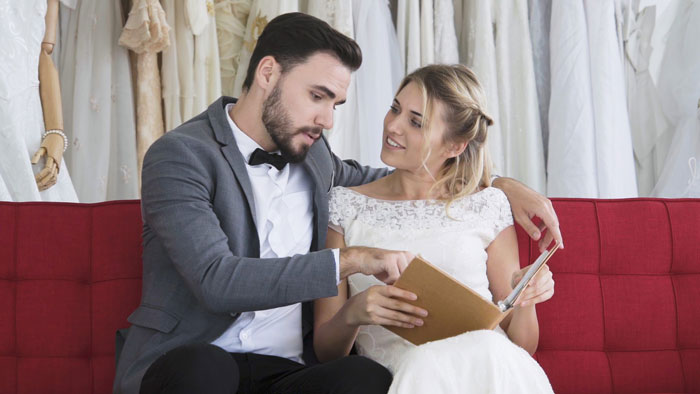 Groom Ends Relationship Over Debt And Clashing Values After Fiancée Demands He Pay $35k For Wedding Groom Ends Relationship Over Debt And Clashing Values After Fiancée Demands He Pay $35k For Wedding