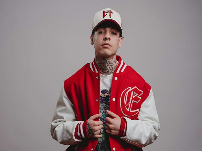 34 Signs That Show Someone Is Still Stuck In Their High School “Era” Even Years Later 34 Signs That Show Someone Is Still Stuck In Their High School “Era” Even Years Later