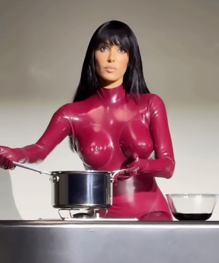 Bianca Censori’s “Vulgar” Debut Art Performance Blasted As “Misogyny” Bianca Censori’s “Vulgar” Debut Art Performance Blasted As “Misogyny”