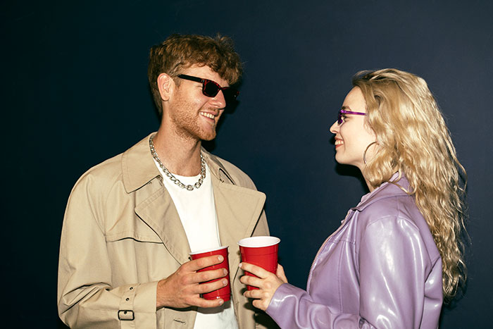 Lady Makes Nasty Comments About Thin Friend, Gets Mad As He Claps Back With An Overweight Insult Lady Makes Nasty Comments About Thin Friend, Gets Mad As He Claps Back With An Overweight Insult