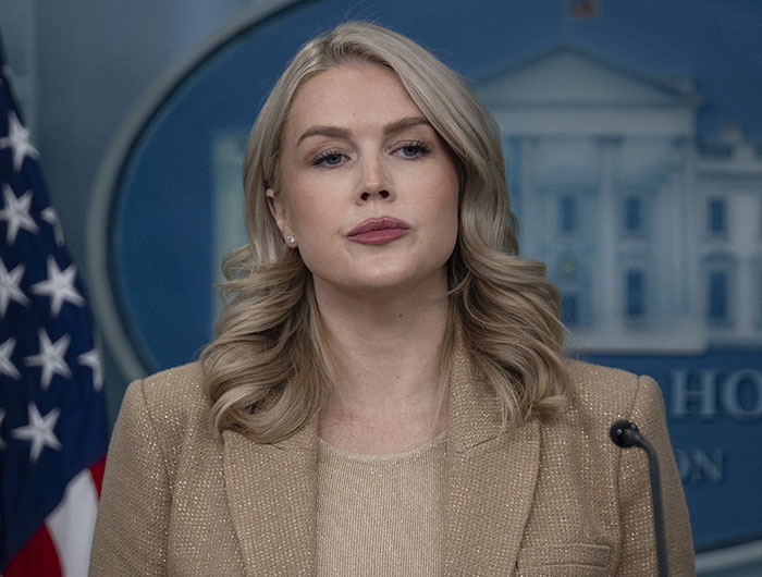 VF Photographer Defends Karoline Leavitt’s Close-Up After Mockery Over Alleged Lip Filler Marks