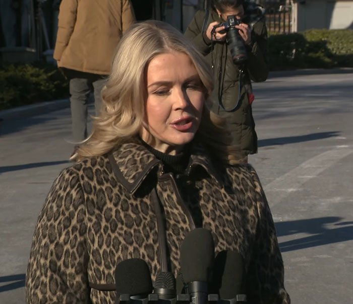 VF Photographer Defends Karoline Leavitt’s Close-Up After Mockery Over Alleged Lip Filler Marks