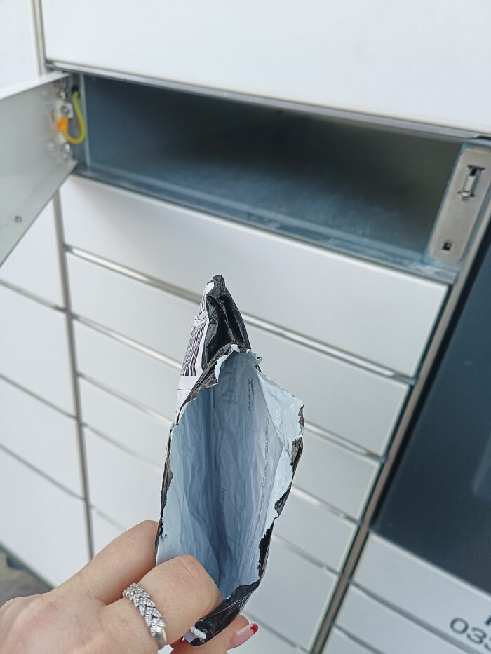 82 Unhinged Vinted Posts That Had People Doing A Second Take