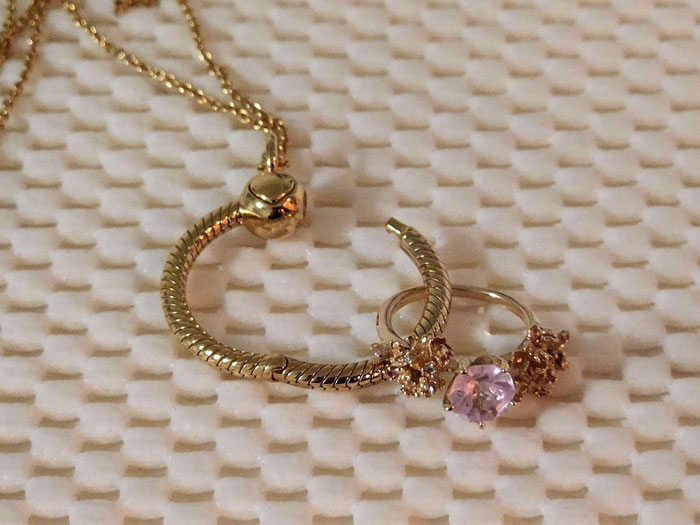 “Am I The Jerk For Breaking Up With My Fianc&eacute; Over An Ultimatum Over My Ring?”