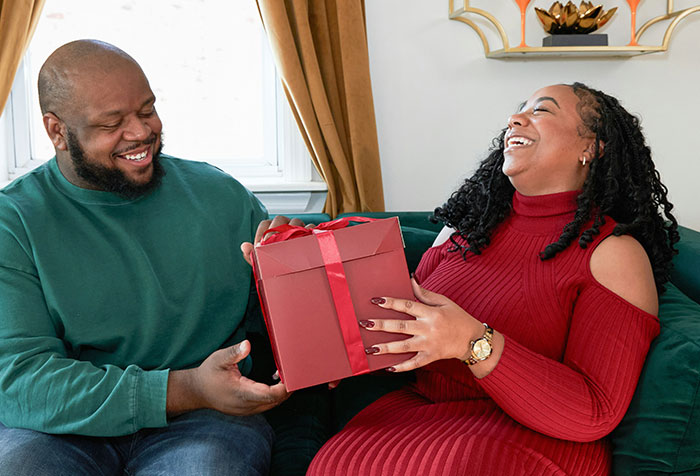 Man Takes Hilarious Revenge Against Wealthy Sister Who Didn&rsquo;t Appreciate His Gift