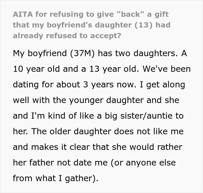 Woman Blames Boyfriend’s Daughter For Refusing Her Gift, But The Internet Sees It Differently