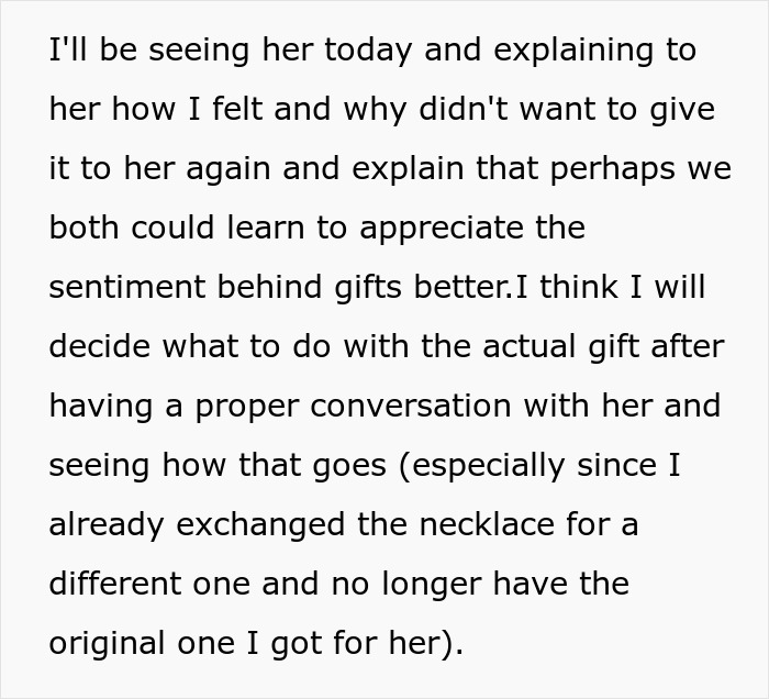 Woman Blames Boyfriend’s Daughter For Refusing Her Gift, But The Internet Sees It Differently