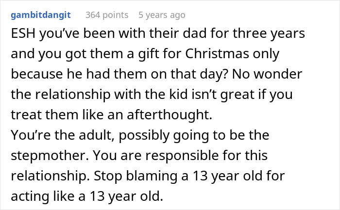 Woman Blames Boyfriend’s Daughter For Refusing Her Gift, But The Internet Sees It Differently