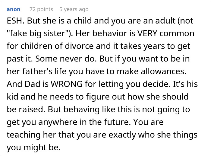 Woman Blames Boyfriend’s Daughter For Refusing Her Gift, But The Internet Sees It Differently