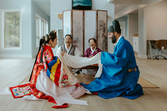 50 Wedding Photos That Perfectly Capture Emotion, Storytelling, And Joy 50 Wedding Photos That Perfectly Capture Emotion, Storytelling, And Joy