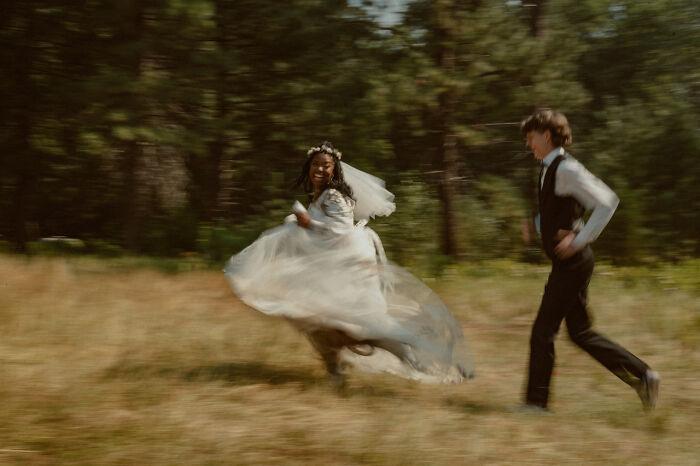 50 Wedding Photos That Perfectly Capture Emotion, Storytelling, And Joy 50 Wedding Photos That Perfectly Capture Emotion, Storytelling, And Joy