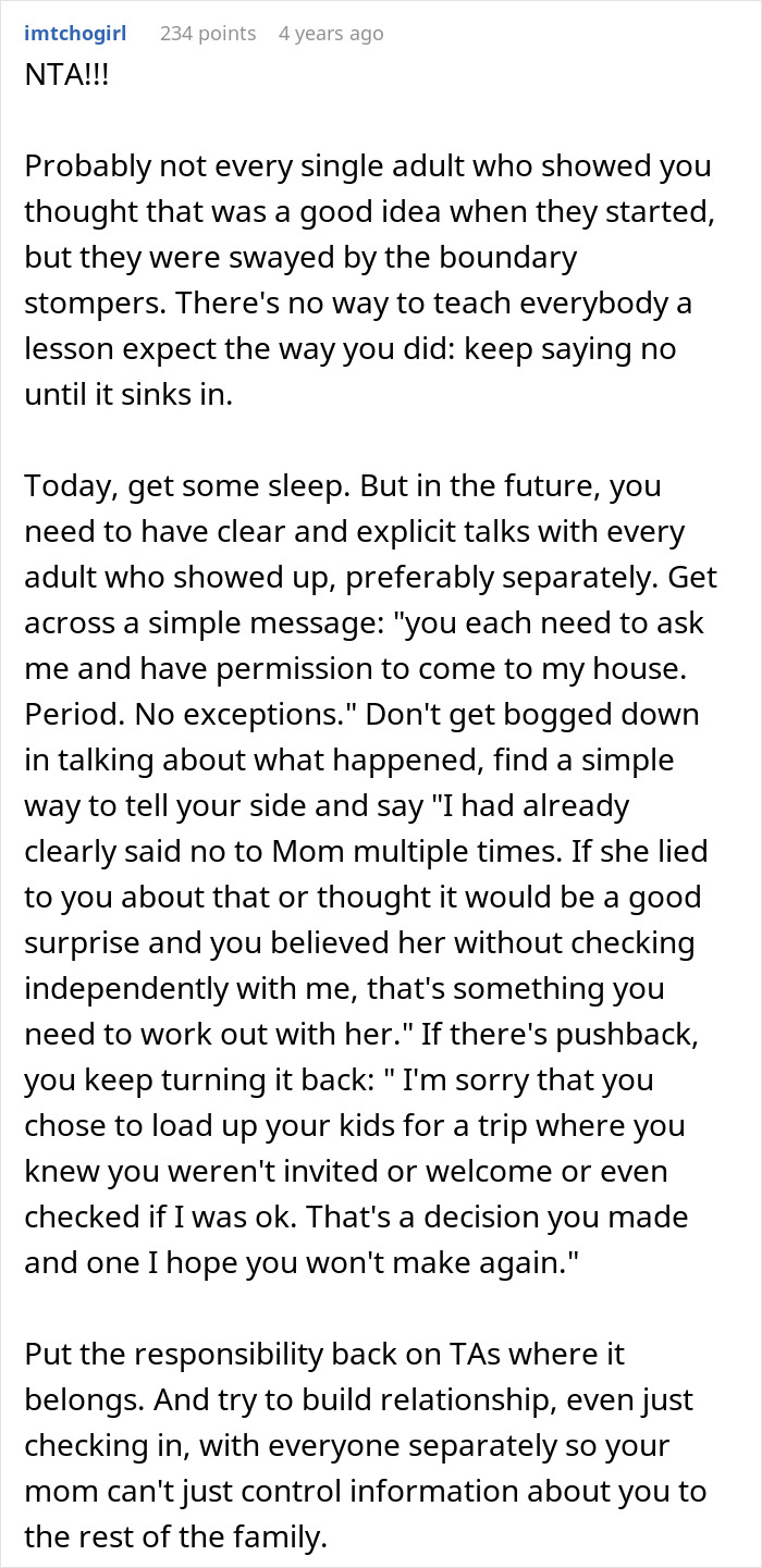 Family Tries To “Surprise” Man On Christmas By Arriving At 1 A.M., Gets Kicked Out Instead Family Tries To “Surprise” Man On Christmas By Arriving At 1 A.M., Gets Kicked Out Instead