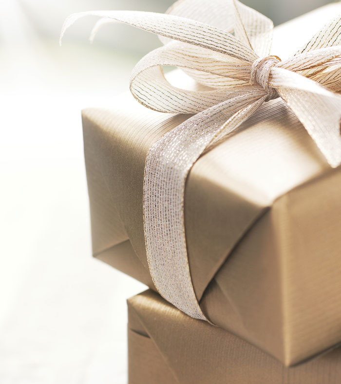 Woman Buys Expensive Gifts For BF’s Kids, Is Told She Can’t Spend Christmas With Them Woman Buys Expensive Gifts For BF’s Kids, Is Told She Can’t Spend Christmas With Them