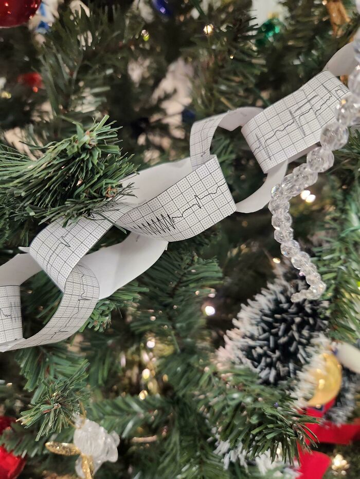 52 Times Workplaces Were So Creative With Their Christmas Decorations, They Impressed Santa Himself 52 Times Workplaces Were So Creative With Their Christmas Decorations, They Impressed Santa Himself