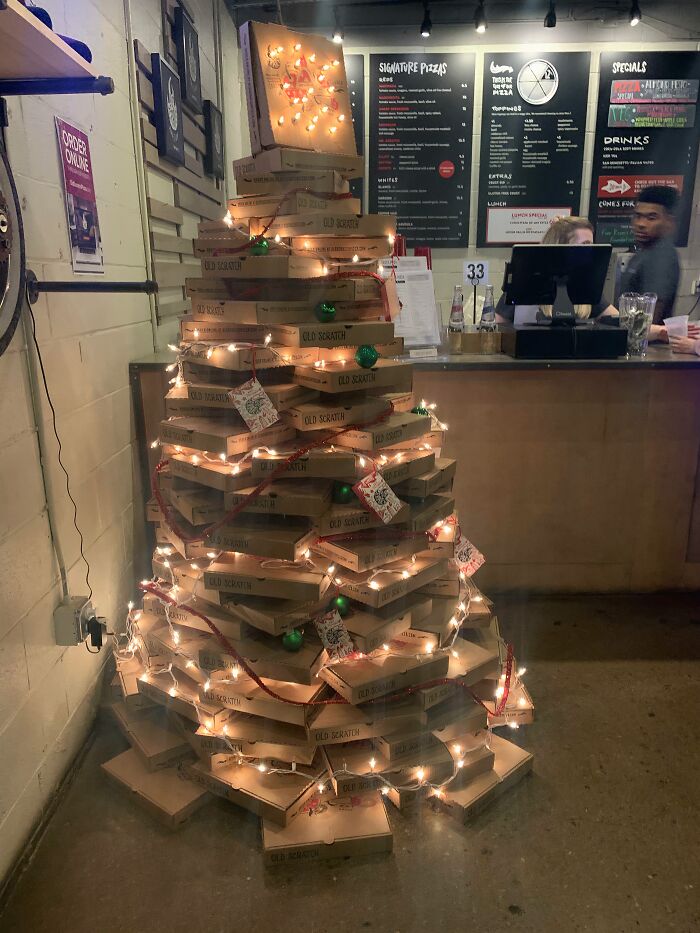 52 Times Workplaces Were So Creative With Their Christmas Decorations, They Impressed Santa Himself 52 Times Workplaces Were So Creative With Their Christmas Decorations, They Impressed Santa Himself