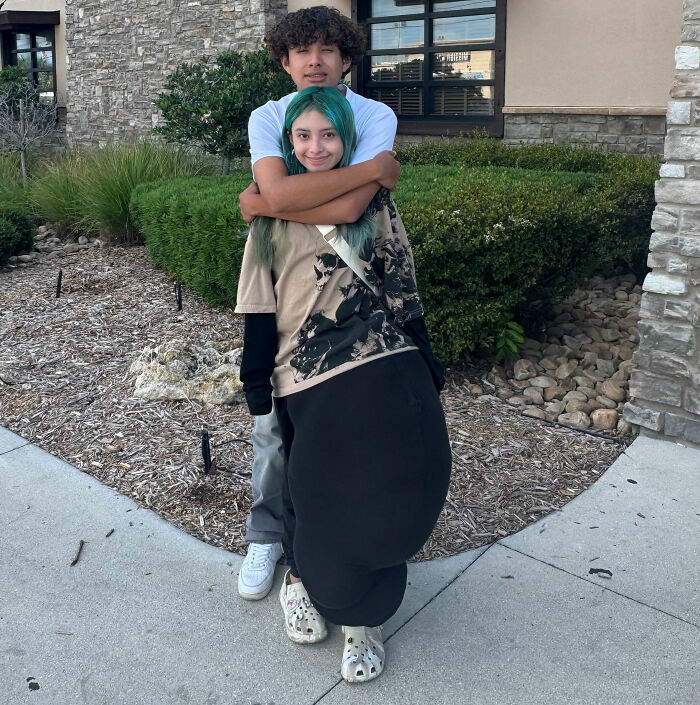 14YO Girl With Rare Condition Undergoes 17 Hours Of Grueling Surgery To Remove 174lb Leg