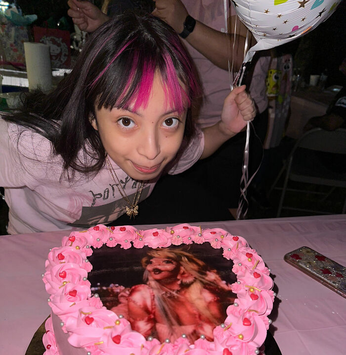 14YO Girl With Rare Condition Undergoes 17 Hours Of Grueling Surgery To Remove 174lb Leg