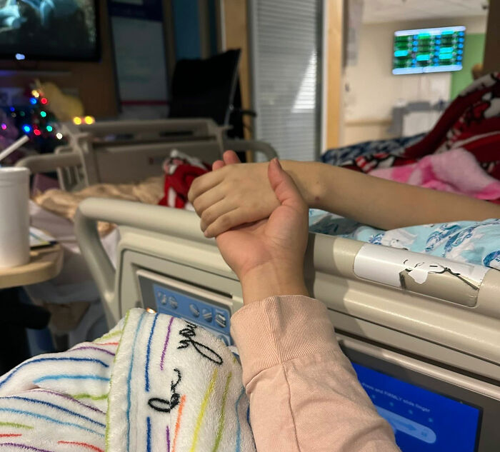 14YO Girl With Rare Condition Undergoes 17 Hours Of Grueling Surgery To Remove 174lb Leg