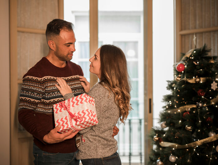 Your Partner’s Holiday Gift Might Actually Be A Red Flag, Experts Warn