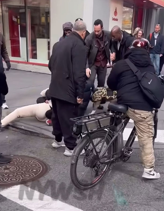 Pit Bull Attacks Toddler On Packed Manhattan Street, Refuses To Release Grip