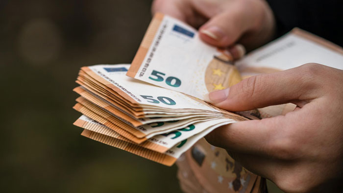 Lady Won&rsquo;t Help Cruel Parents Who Abandoned Her, They Have The Audacity To Call Her Disrespectful