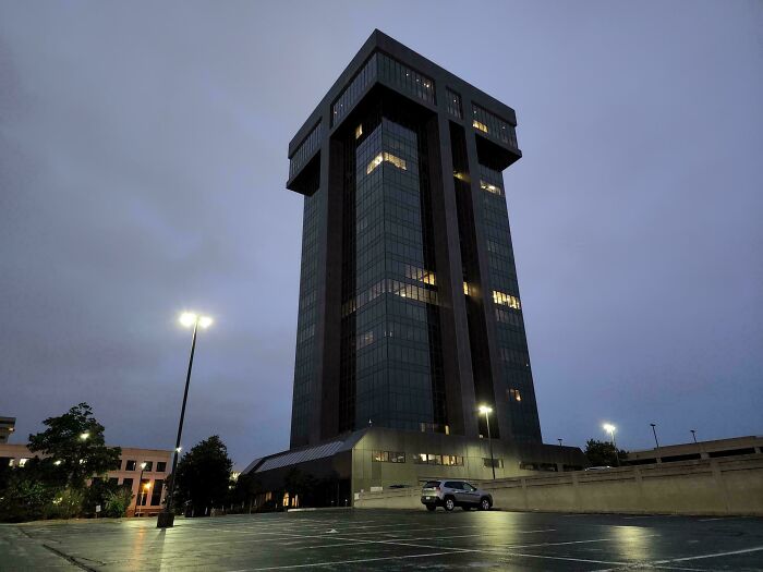 62 “Evil” Buildings That Might Be Straight Out Of Horror Movies (New Pics)