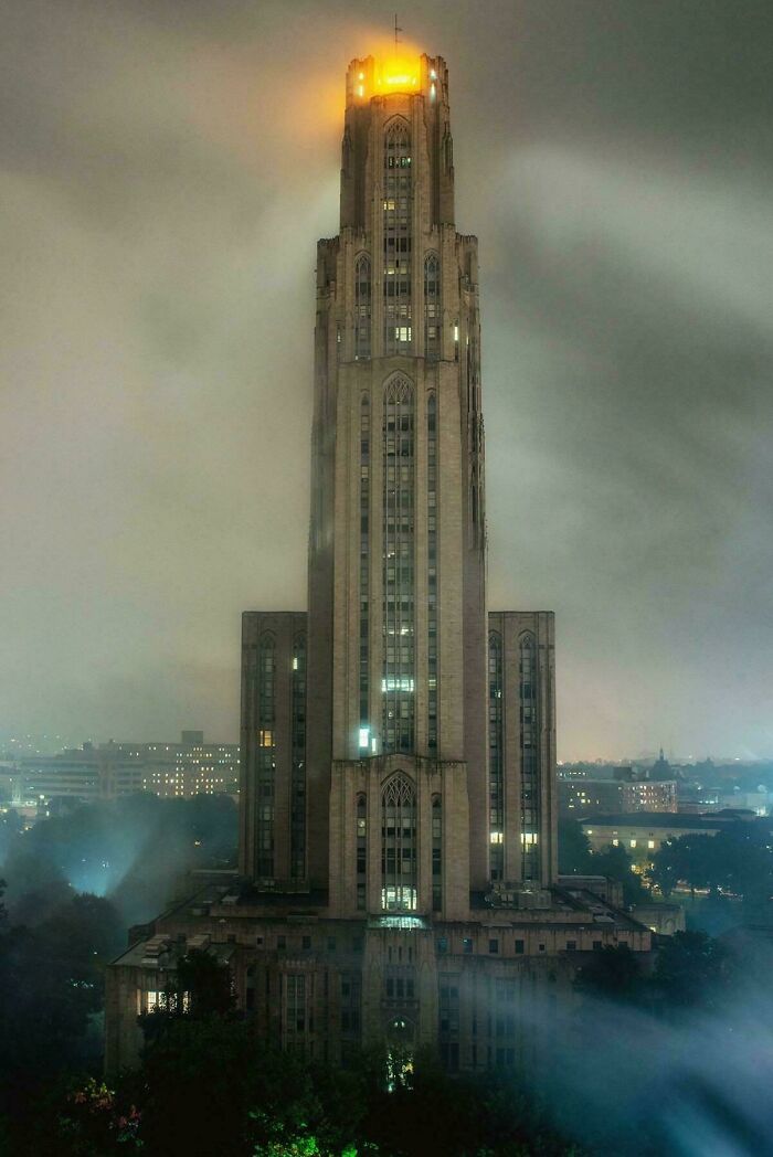 62 “Evil” Buildings That Might Be Straight Out Of Horror Movies (New Pics)