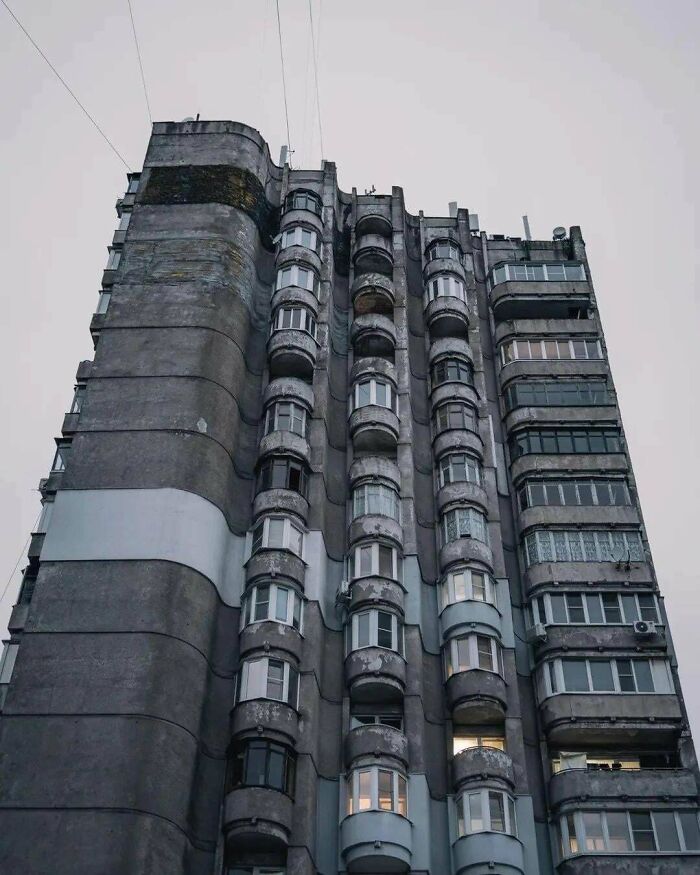 62 “Evil” Buildings That Might Be Straight Out Of Horror Movies (New Pics)