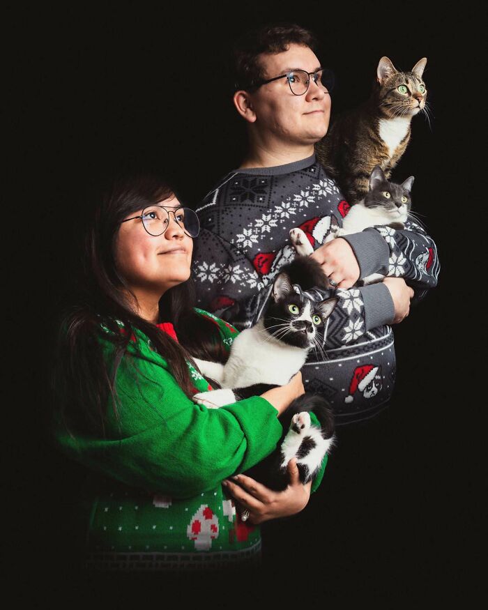 52 Hilariously Awkward Family Christmas Photos Shared By People Who Still Cringe At Them To This Day