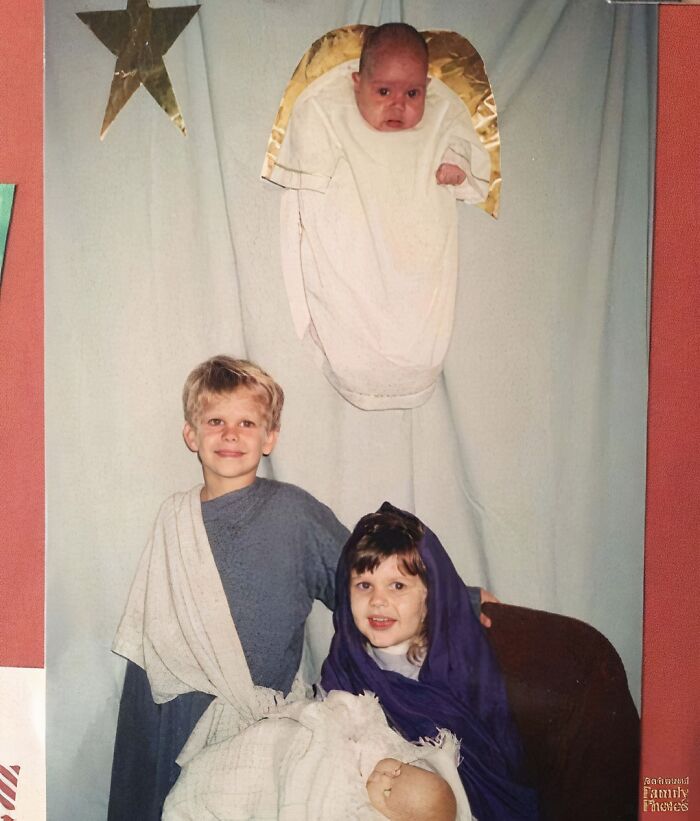 52 Hilariously Awkward Family Christmas Photos Shared By People Who Still Cringe At Them To This Day