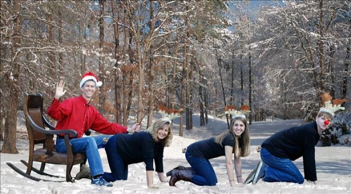 52 Hilariously Awkward Family Christmas Photos Shared By People Who Still Cringe At Them To This Day
